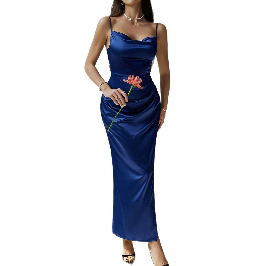 Damen Elegantes Satin-Maxi-Kleid mit verführerischen Spaghettiträgern und femininer Silhouette Echo Archiv