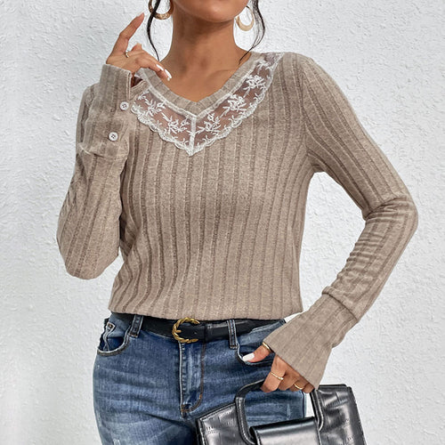 Damen Taillierter Rippstrick‑Pullover mit transparentem Spitzeneinsatz am V‑Ausschnitt Echoarchiv