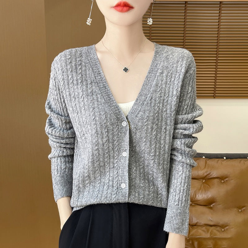 Damen Kurzgeschnittener Feinstrick-Cardigan mit V‑Ausschnitt, feiner Rippenstruktur und Perlmuttknöpfen Echoarchiv
