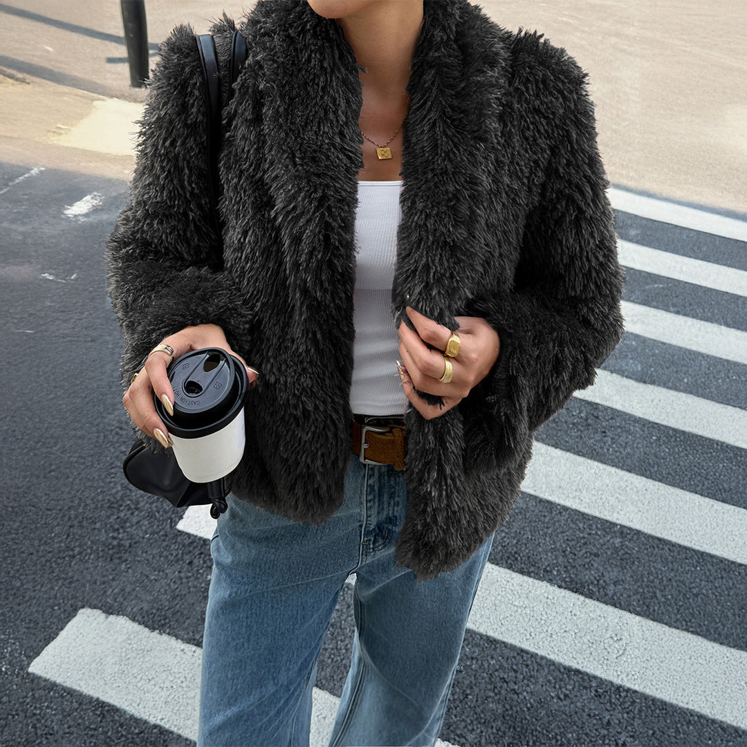 Damen flauschiger Teddy-Mantel mit Oversize-Schalkragen, kurzer Länge und geradem Schnitt – Montévia