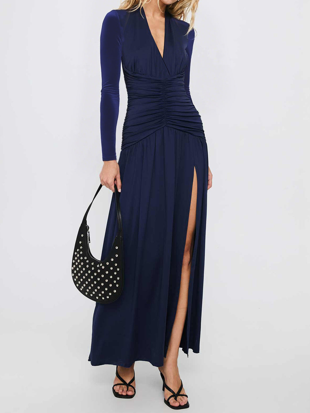 Damen nan elegantes Abendkleid mit gerafftem Wickeloberteil, hohem Beinschlitz und Samtärmeln Echo Archiv