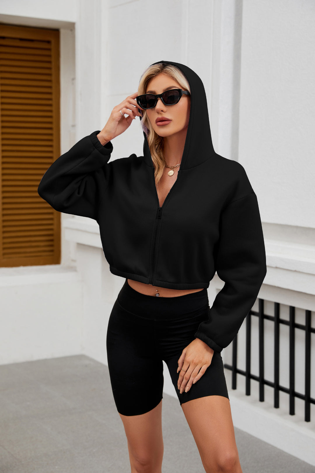 Damen Cropped Kapuzenjacke mit durchgehendem Reißverschluss und oversized Ärmeln Echo Archiv