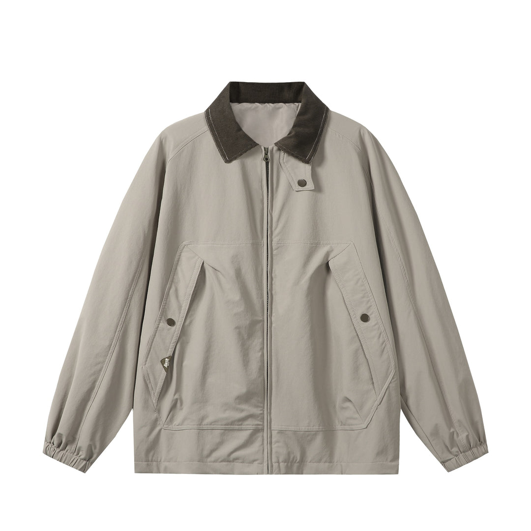Unisex Kurz geschnittener Boxy-Blouson mit Cordkragen, Reißverschluss und Utility-Pattentaschen Echoarchiv