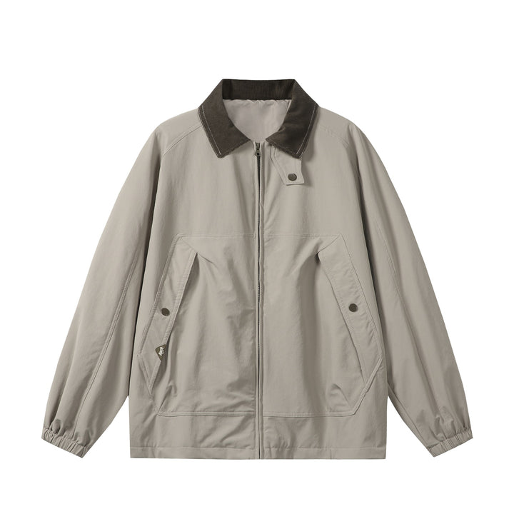 Unisex Kurz geschnittener Boxy-Blouson mit Cordkragen, Reißverschluss und Utility-Pattentaschen Echoarchiv