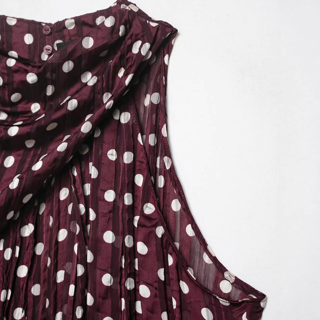 Damen Ärmellose plissierte Chiffonbluse mit Tupfenmuster und Wasserfallkragen Echoarchiv