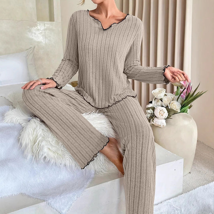 Damen Gemütlicher zweiteiliger Pyjama mit kontrastierenden Rüschen – Élanora