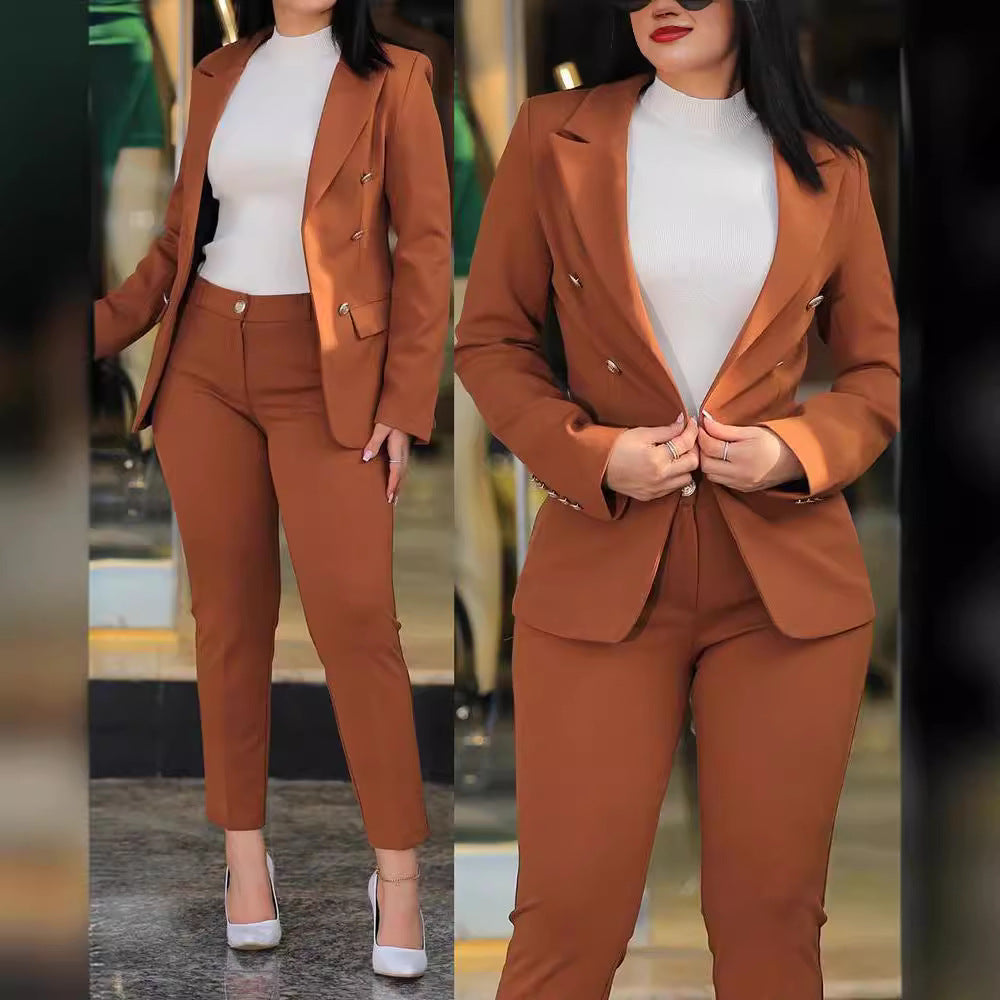 Damen nan tailliertes Business-Hosenanzug-Set mit doppelreihigem Reversblazer und schmal zulaufender Bundhose Echo Archiv