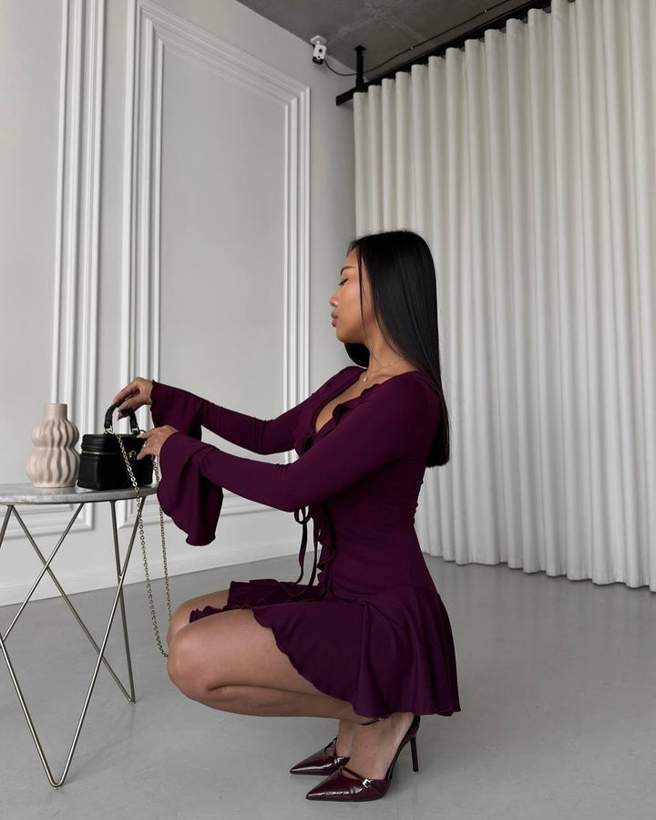 Damen Figurbetontes Rüschen‑Minikleid mit V‑Ausschnitt, Bindeband und Glockenärmeln Echoarchiv