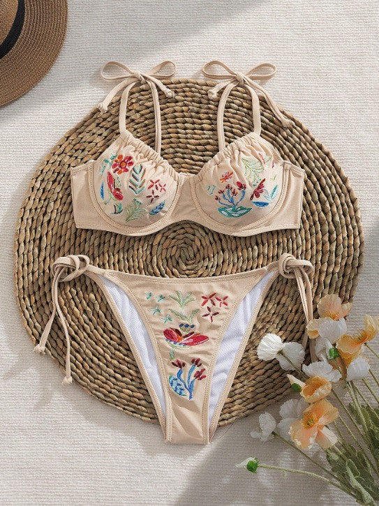 Damen Eleganter Bikini mit kunstvollen Stickereien Echo Archiv