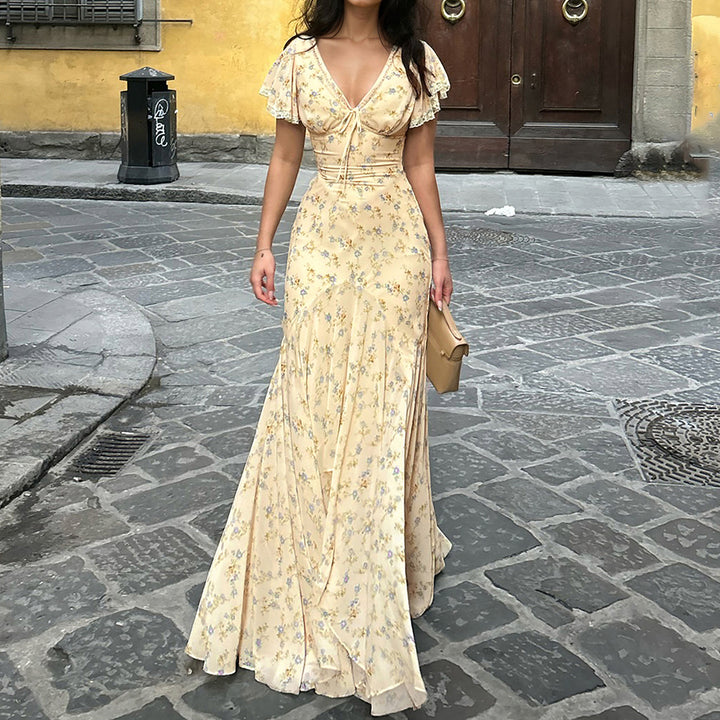 Damen Maxikleid mit romantischem Blumenmuster und verspieltem V-Ausschnitt Echo Archiv