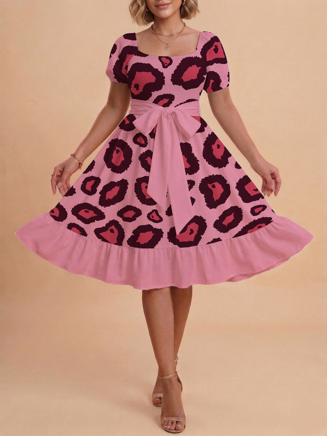 Damen Sommerliches Blumenkleid mit taillierbarem Gürtel und voluminösen Ärmeln Echo Archiv