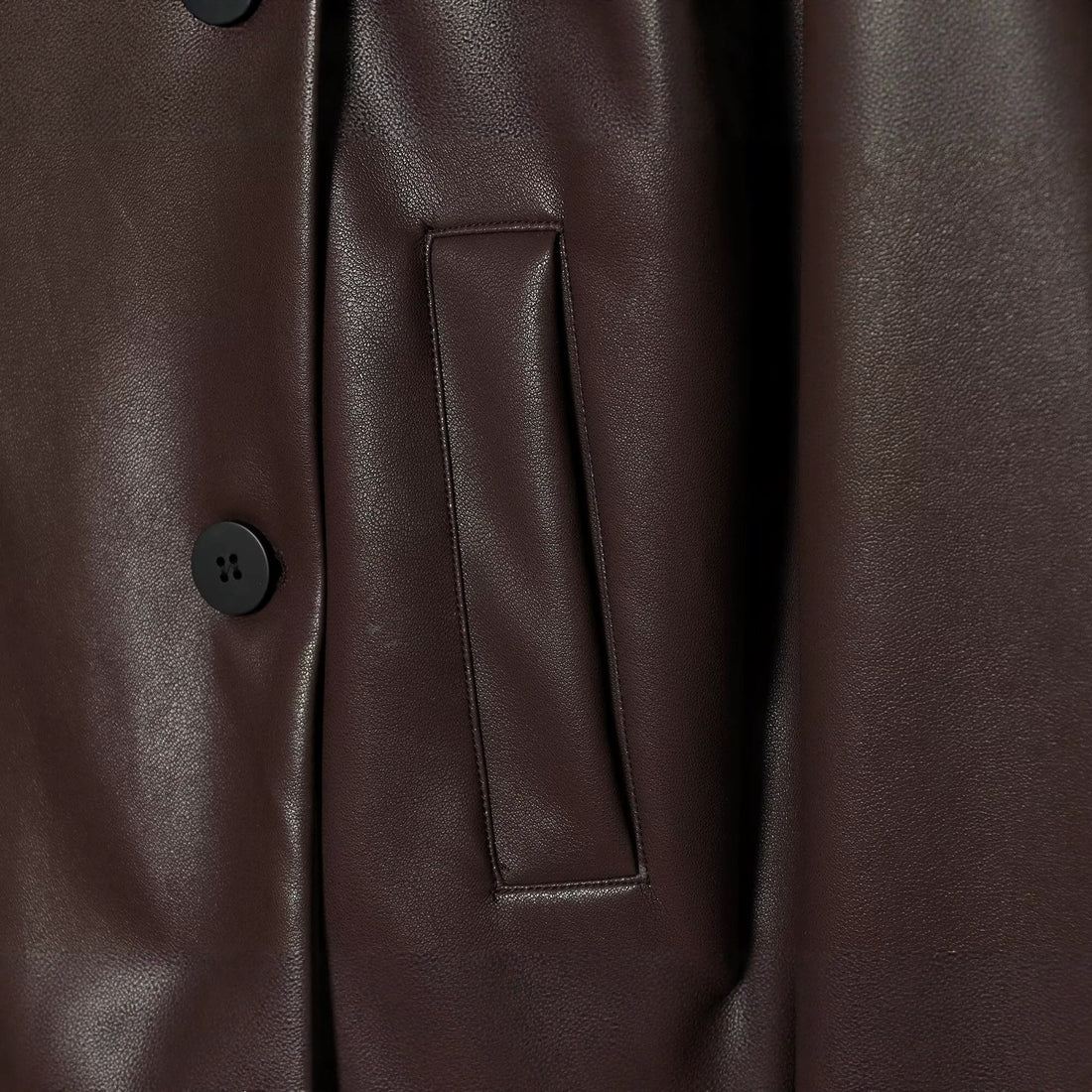 Damen Kurzer Kunstleder-Blouson mit doppelreihiger Knopfleiste und kastiger Silhouette Echoarchiv