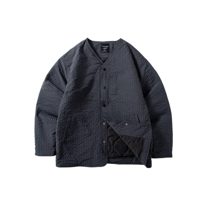 Herren Steppjacke ohne Kragen mit Druckknopfverschluss und seitlichen Eingrifftaschen Echoarchiv