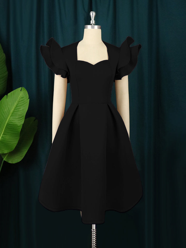 Damen elegantes Kleid mit voluminösen Rüschensäumen Echo Archiv