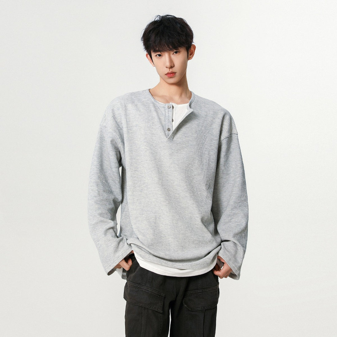 Herren Modisches Oversized-Henley-Shirt mit strukturierter Oberfläche Echoarchiv
