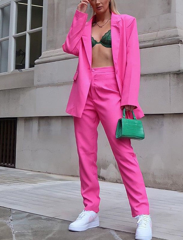 Echoarchiv | Elegantes Ensemble Bestehend Aus Einem Edlen Blazer und Einer Eleganten Hose