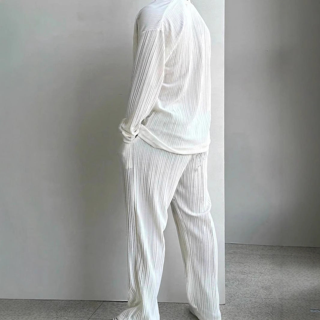 Herren lässiges Set aus gestreifter Hemdbluse und bequemen Hosen Echoarchiv