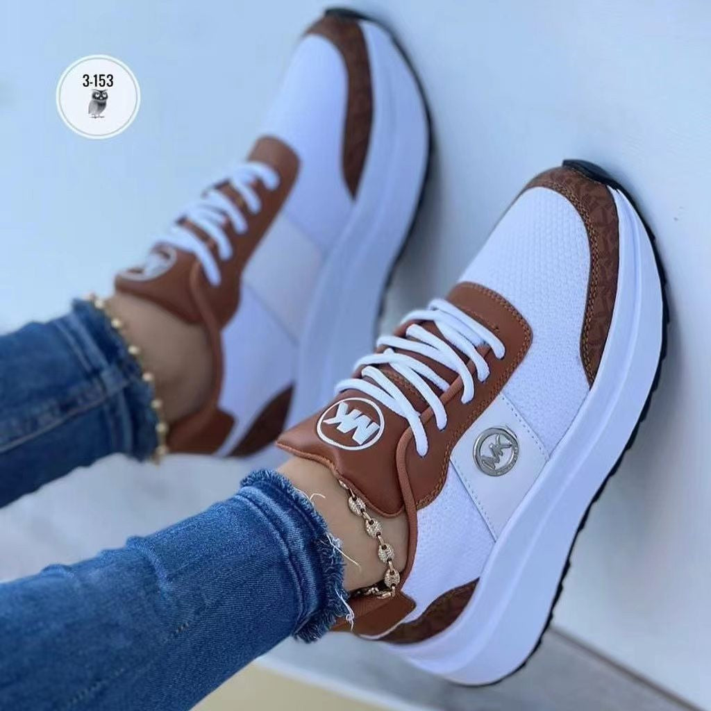Damen Plateausneaker mit atmungsaktivem Mesh und markantem Logo-Emblem Echoarchiv