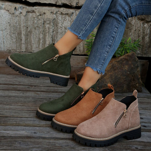 Damen Kurzschaft-Stiefelette aus Velourslederoptik mit profilierter Gummisohle und seitlichem Reißverschluss – Varelle