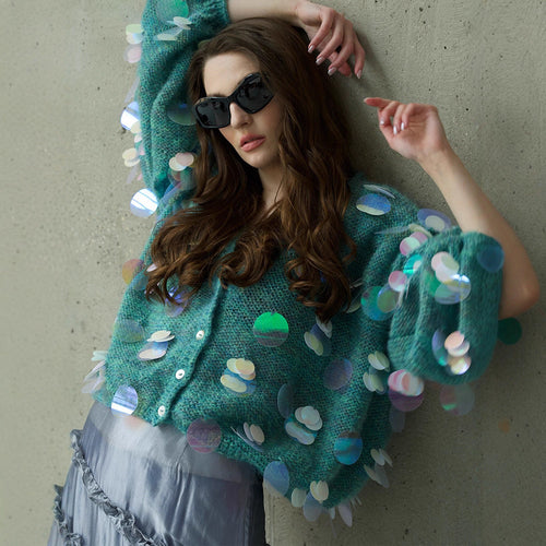 Damen Grobgestrickter Mohair-Cardigan mit übergroßen Pailletten und kastiger Silhouette Echoarchiv