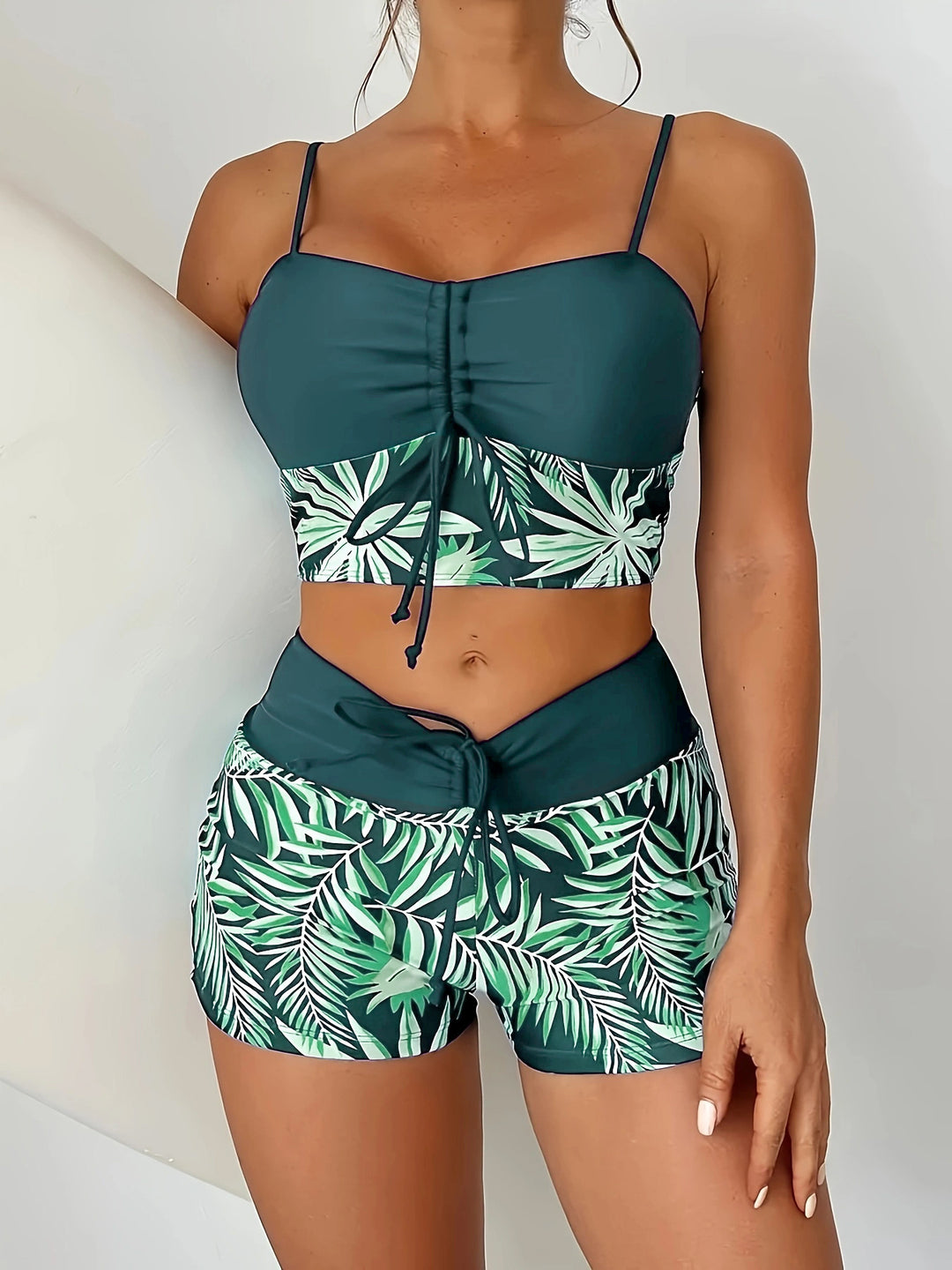 Damen Sportliches Bikini-Top mit Shorts Echo Archiv