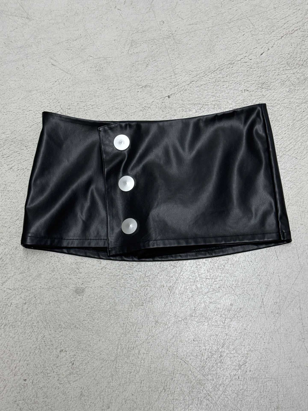 Damen Minirock aus Kunstleder mit Knopfdetails Echo Archiv
