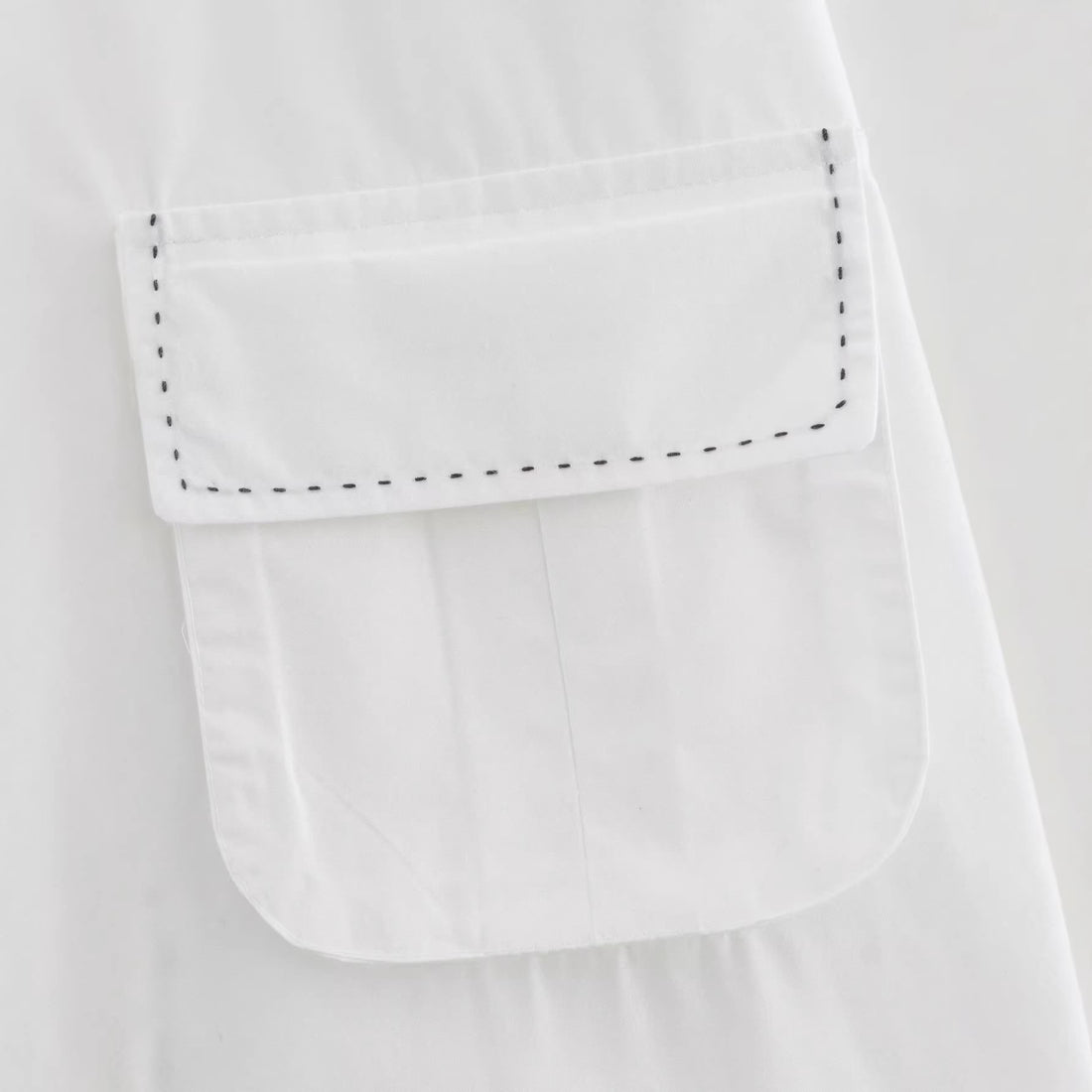 Damen Hemdbluse mit Puffärmeln, aufgesetzten Brusttaschen und dekorativer Naht Echoarchiv