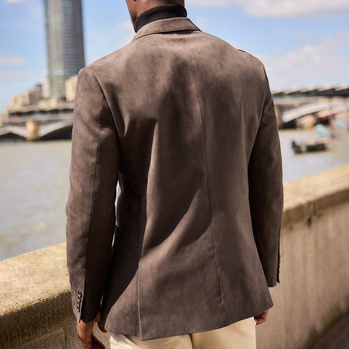 Herren moderner Wildlederblazer mit strategischen Taschen und feiner Textur Echoarchiv