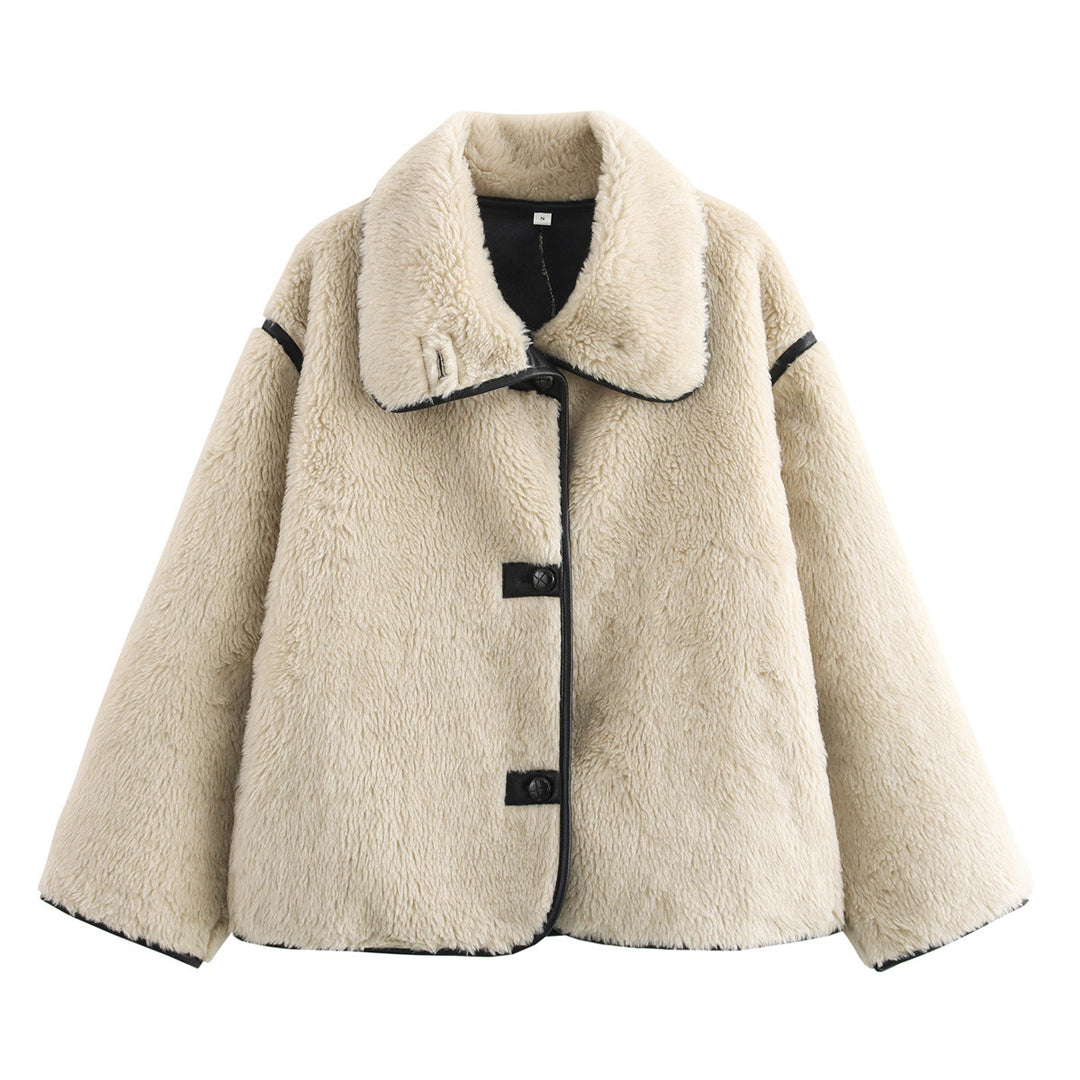 Damen kurze Oversize Lammfelloptik Jacke mit breitem Schalkragen und dekorativen Paspelabschlüssen – Célinea