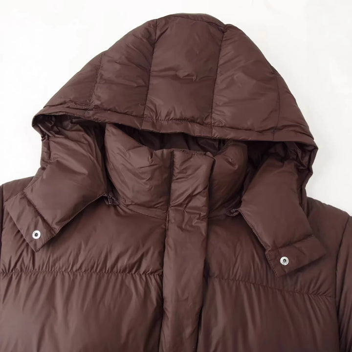 Damen kurze wattierte Steppjacke mit großer abnehmbarer Kapuze, Kinnschutz und verdeckter Reißverschluss – Célinea