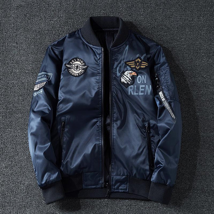 Herren Pilotenbomberjacke im Aviator-Look mit Badge-Applikationen, Ärmeltasche und gerippten Bündchen Echoarchiv