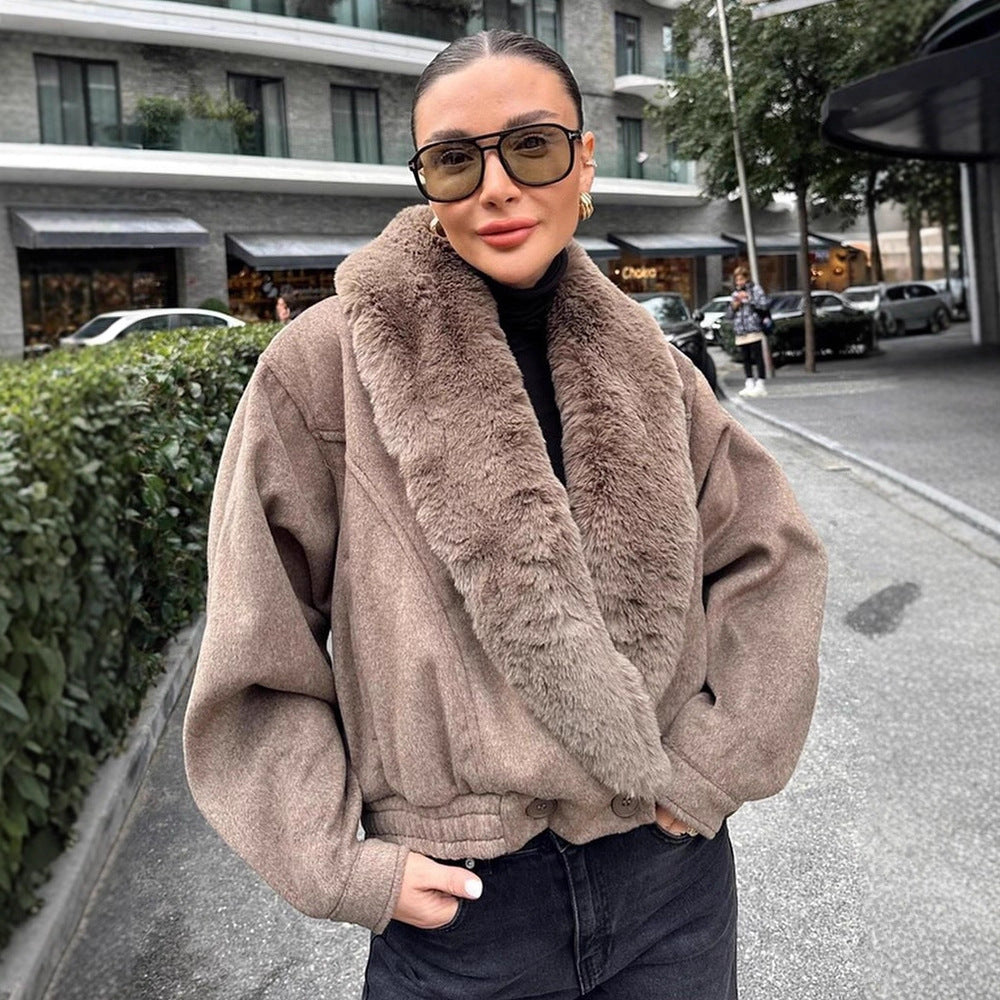 Damen Kurzjacke mit voluminösem Kunstfell-Schalkragen und elastischem Saum Echoarchiv