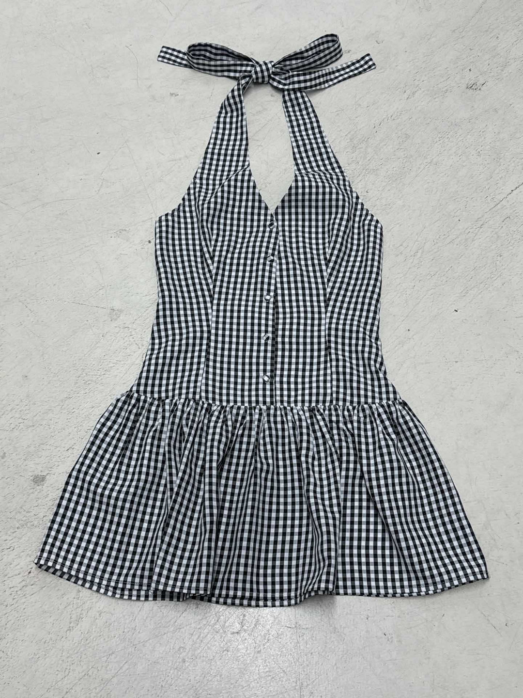 Damen V-Ausschnitt Kleid mit schwingendem Saum und Knopfdetails Echo Archiv