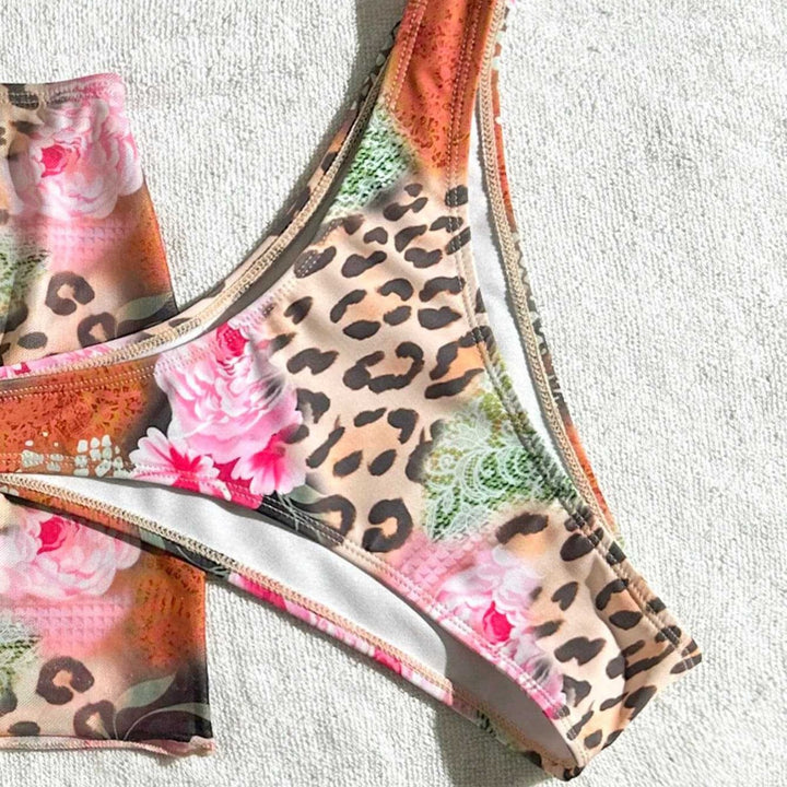 Damen Bikini-Set mit floralem Design und modischem Minirock Echo Archiv