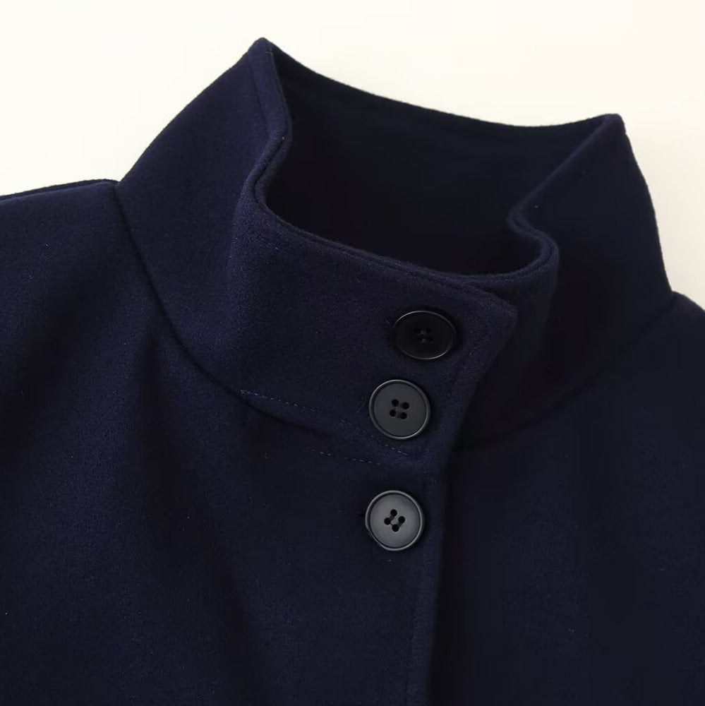 Damen Kurze kastige Jacke mit Stehkragen und durchgehender Knopfleiste Echo Archiv