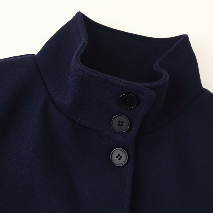 Damen Kurze kastige Jacke mit Stehkragen und durchgehender Knopfleiste Echo Archiv