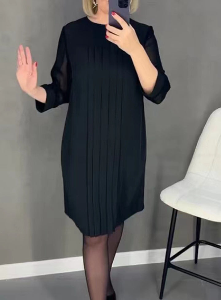 Damen nan plissiertes Etuikleid mit knielanger Silhouette und transparenten Dreiviertelärmeln Echo Archiv