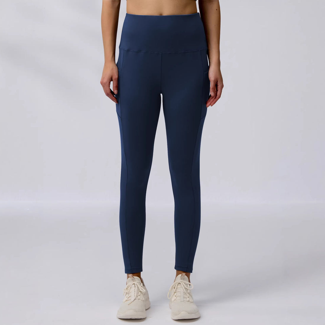 Damen Knöchelhohe Sportleggings mit hohem Bund und seitlicher Smartphone-Tasche – Avélisse