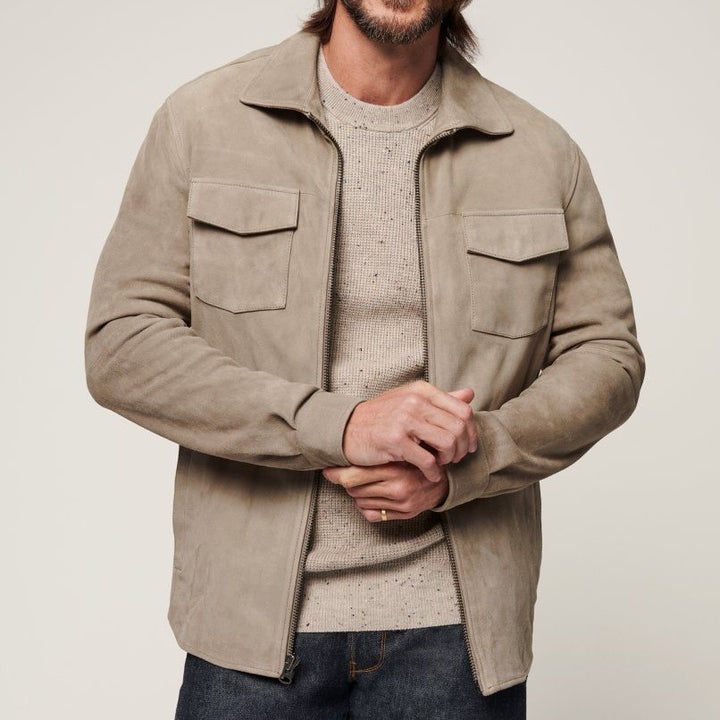 Herren Wildlederjacke mit praktischen Pattentaschen und elegantem Schnitt Echoarchiv