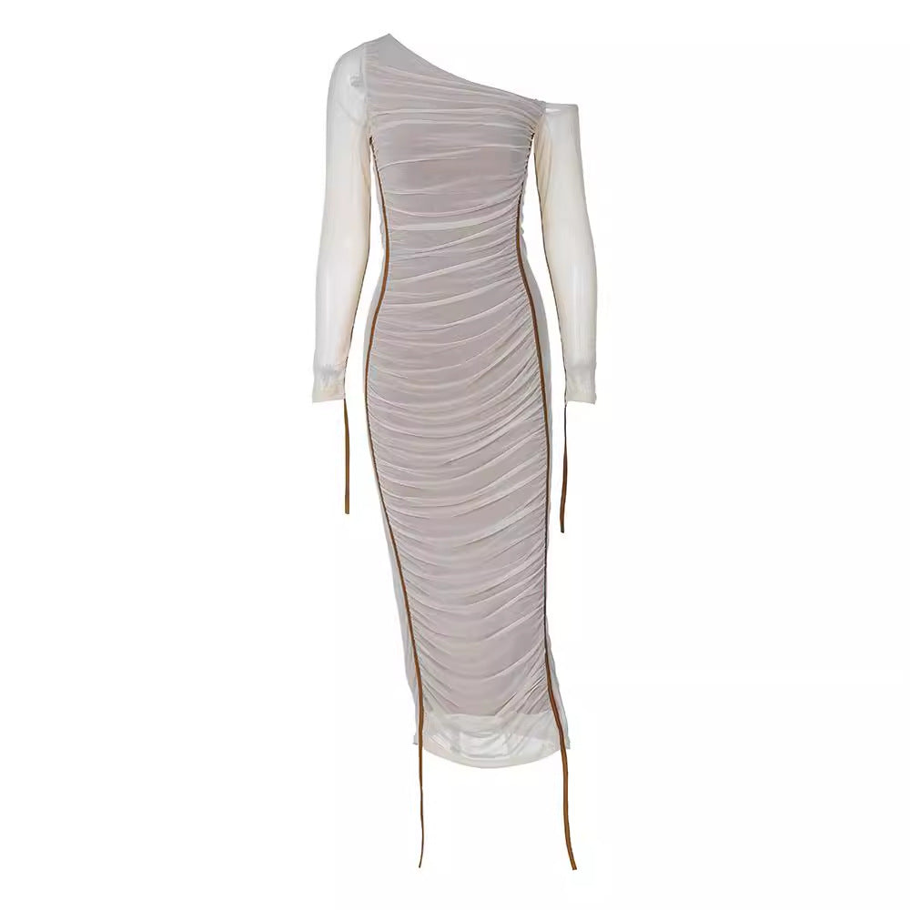 Damen figurbetontes Kleid mit asymmetrischem Ausschnitt und raffinierten Raffungselementen Echo Archiv