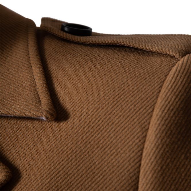 Herren klassischer Trenchcoat mit doppelter Knopfreihe und stylischen Details Echoarchiv