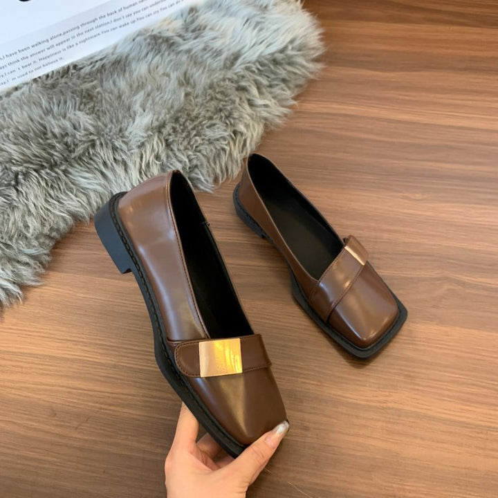 Damen Elegante Loafer mit quadratischer Zehenkappe und goldener Zierplatte – Lioré