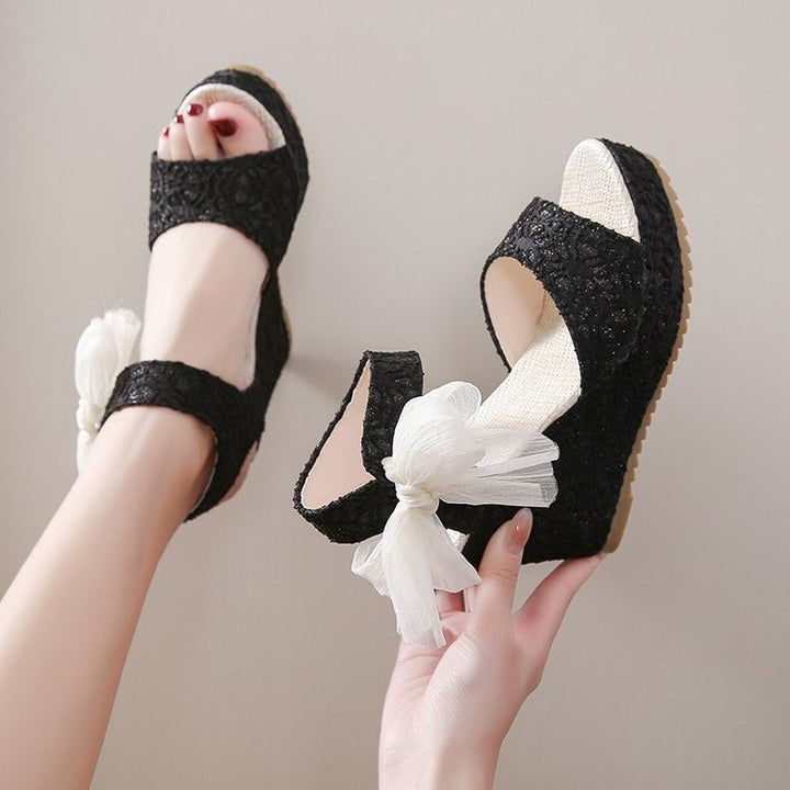 Damen nan romantische Keilabsatz-Sandalette mit Spitzenoptik und Organza-Schleife Echo Archiv
