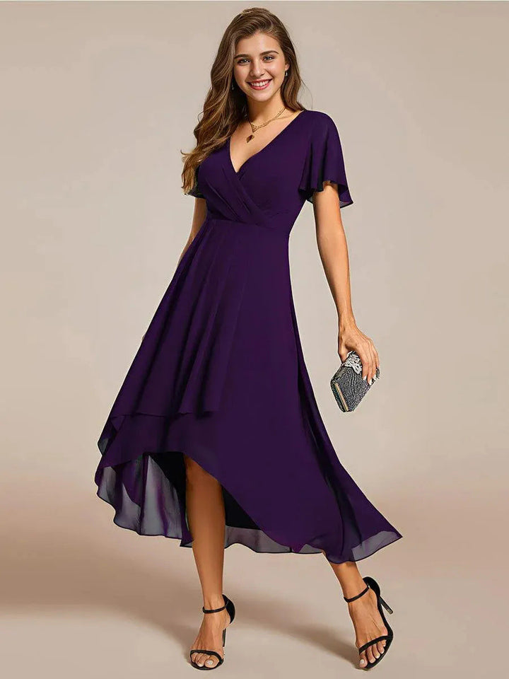 Damen elegantes Midikleid mit fließendem Stoff und asymmetrischen Ärmeln Echoarchiv