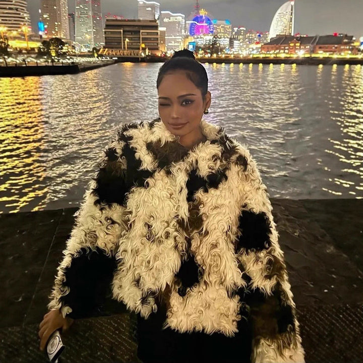Damen Kurze Shaggy-Faux-Fur-Bomberjacke mit strukturierter Patchwork-Optik Echo Archiv