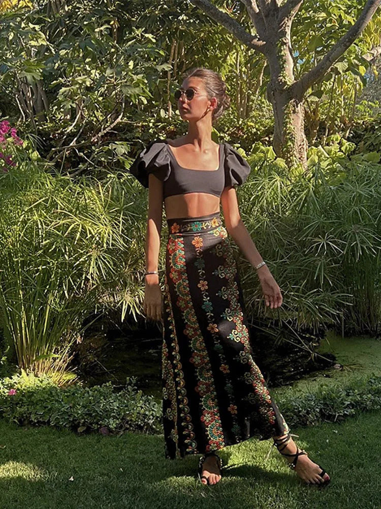 Damen Zweiteiliges Outfit mit kurzem Oberteil und floralem Maxirock Echo Archiv