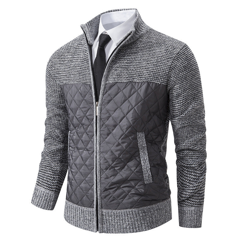 Herren Hybrid‑Strickjacke mit gestepptem Frontpanel, Stehkragen und durchgehendem Reißverschluss Echo Archiv