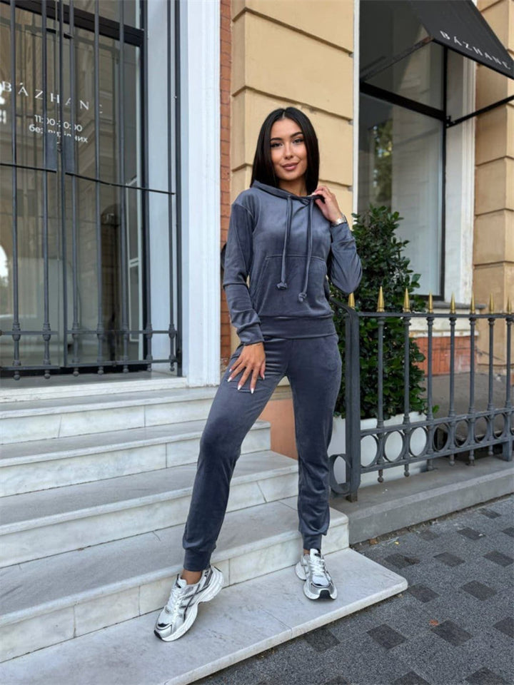 Damen weiches Velours-Lounge-Set mit Kapuzenpullover und tapered Jogginghose – Avérine
