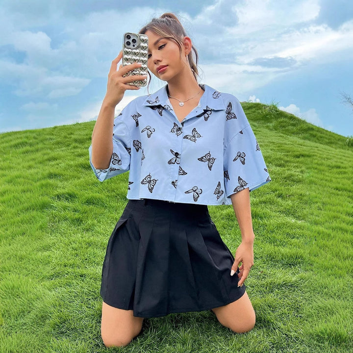 Damen Kurzgeschnittene Boxy-Hemdbluse mit Schmetterlingsprint Echoarchiv