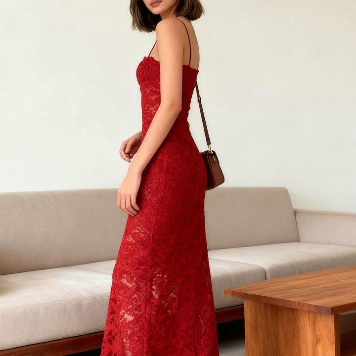 Damen Elegantes langes Spitzenkleid mit gerafftem Detail und schmalen Trägern Echo Archiv